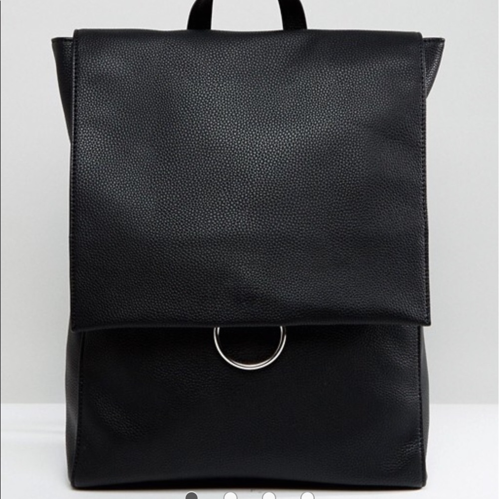 Black ring detail backpack